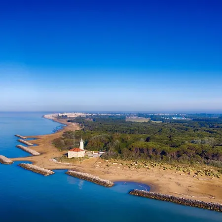 Beachfront Flat With Terrace * 비비오네